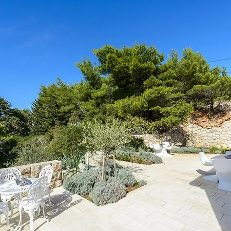 Rosemary Ντουμπρόβνικ